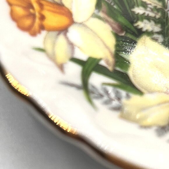 Royal Windsor England White Trinket Dish Yellow Floral Gold Rim Fine Bone China - Picture 11 of 13